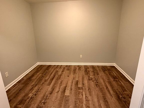 5th image of 154 Hayesbury Ln