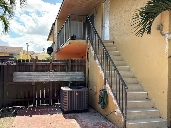 15410 SW 82nd Ln APT 821, Miami, FL 33193