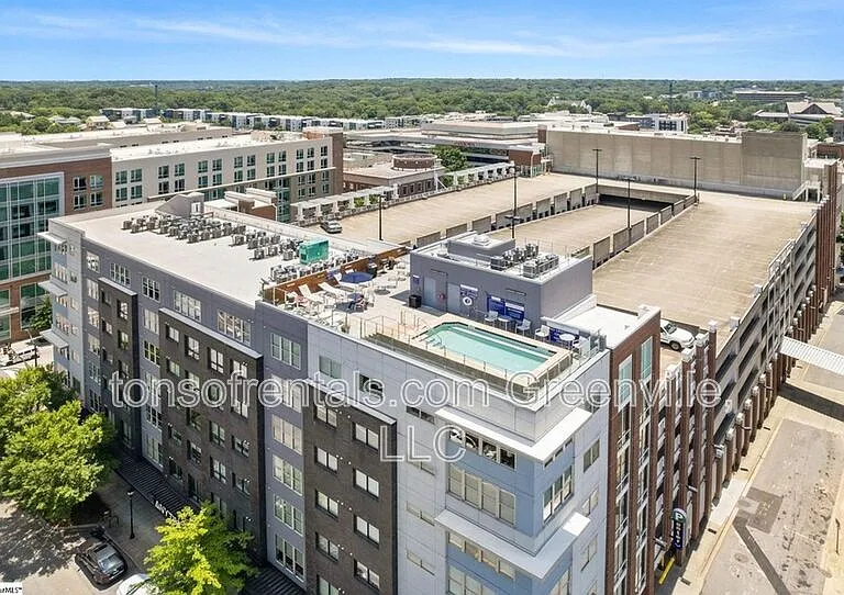 100 E Washington St #26 — Photo 2
