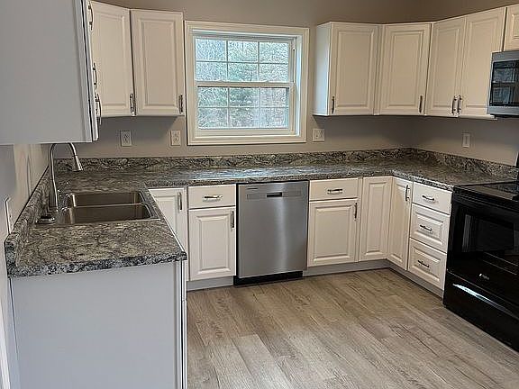 2nd image of 205 Edgewood Dr