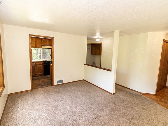 2nd image of 4933 Oceana Dr