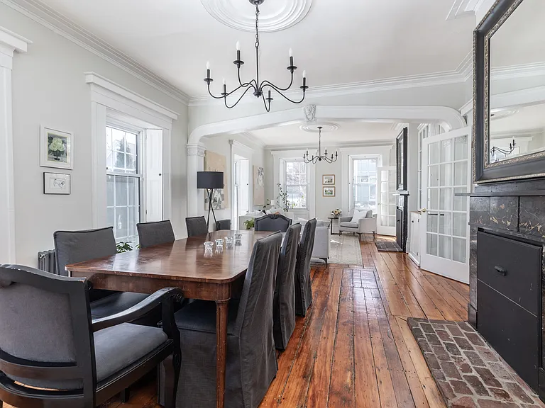 27 Saint James St — Photo 4