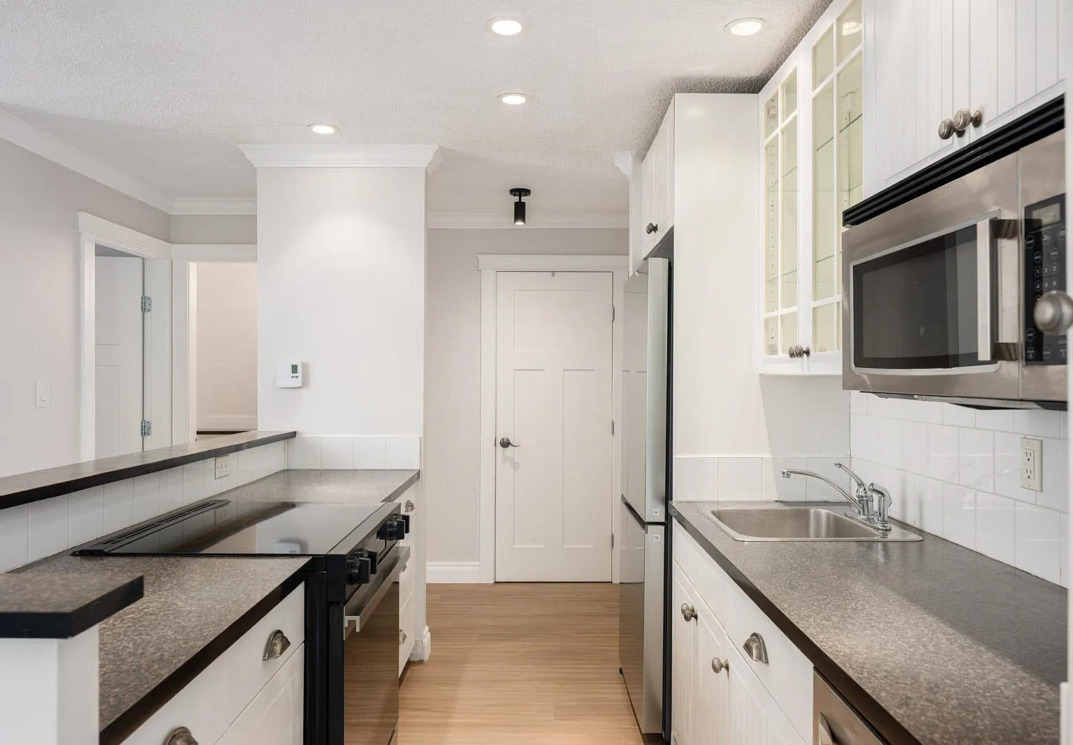 1 bed, 774 sqft, $2,000 — Photo 3