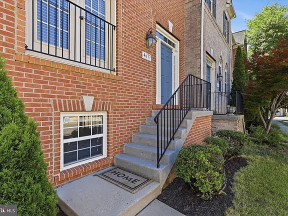 5th image of 4677 Carisbrooke Ln