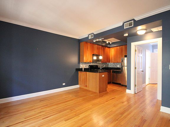 3rd image of 2237.5 N Lincoln Ave #2B