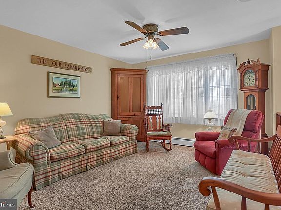 4th image of 2202 Oakwood Dr