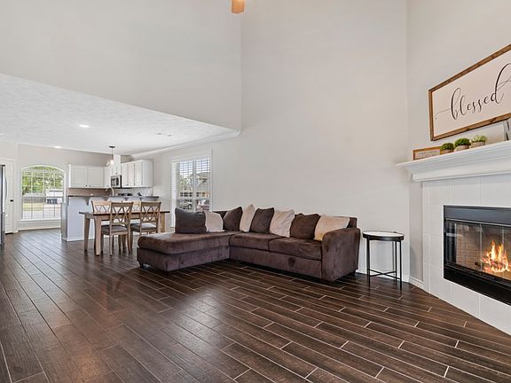 4th image of 3925 Wheaton Ct