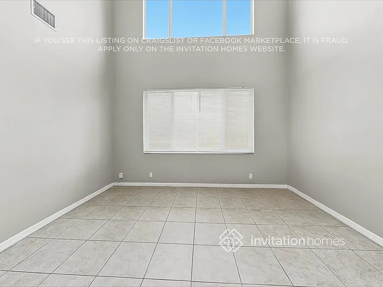 5817 NW 125th Ave — Photo 5