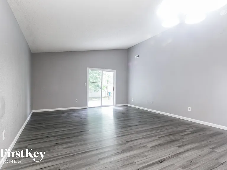 3940 Burningbush Dr — Photo 4
