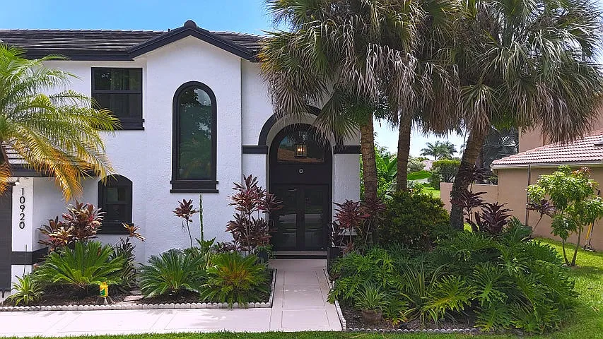 5 bed, 2341 sqft, $6,800 — Photo 3