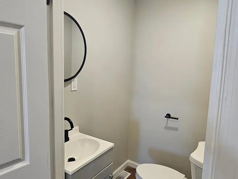 1728 Spence St — Photo 4