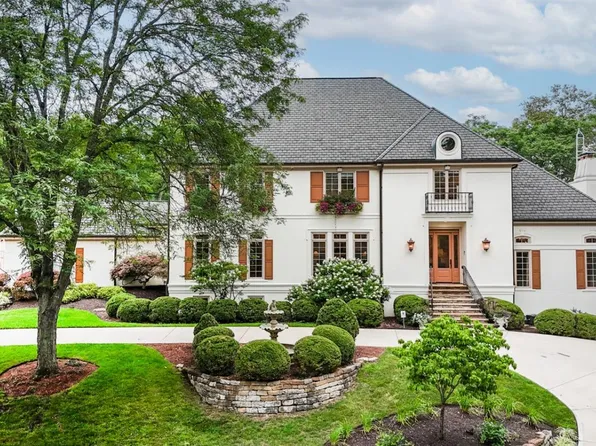 2904 Lower Grandin Rd, Cincinnati, OH 45208