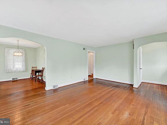 5th image of 135 Smith Ave