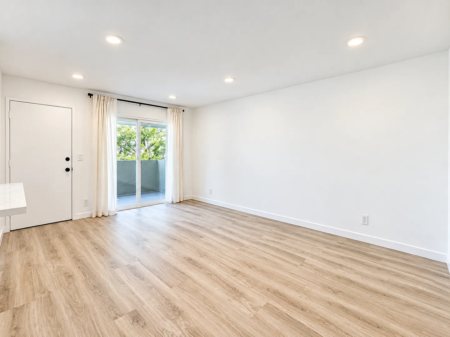 1326 Wellesley — Photo 2