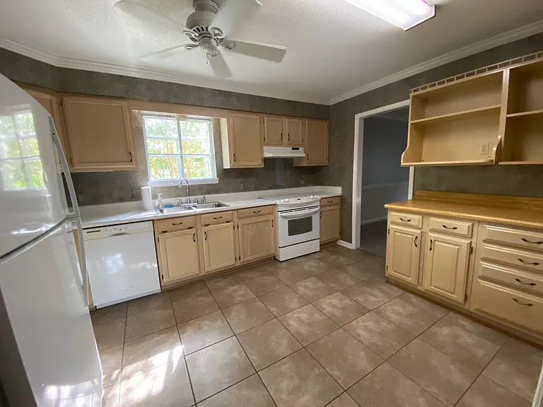 3008 Harpers Ferry Dr — Photo 6