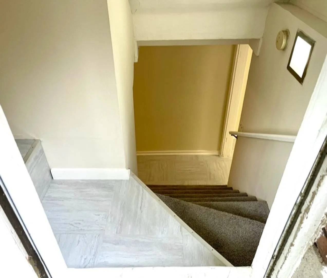 1 Bedroom Apartment Downtown w/ Bonus Room - Utilities Included! — Photo 4