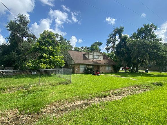2nd image of 821 Mulberry Ln