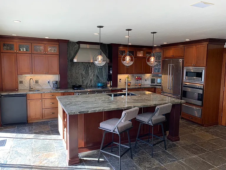 181 Crest Rd — Photo 2