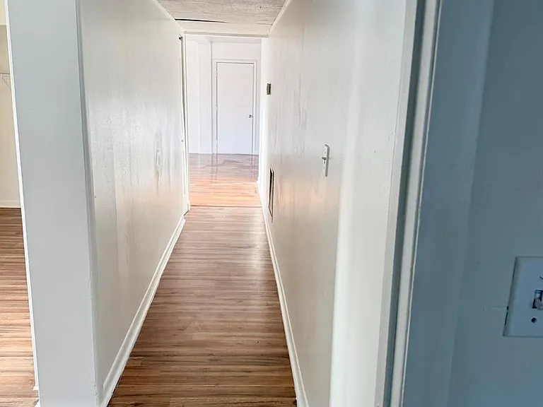 265 SW 11th Ave — Photo 5