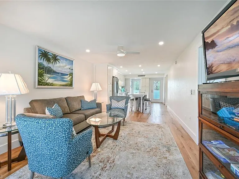 250 7th Ave S #301 — Photo 3