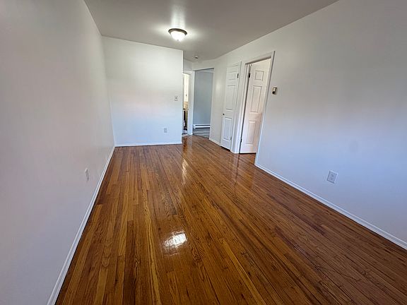 2nd image of 46-09 Astoria Blvd N #2R