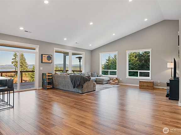 4th image of 250 Red Rock Drive