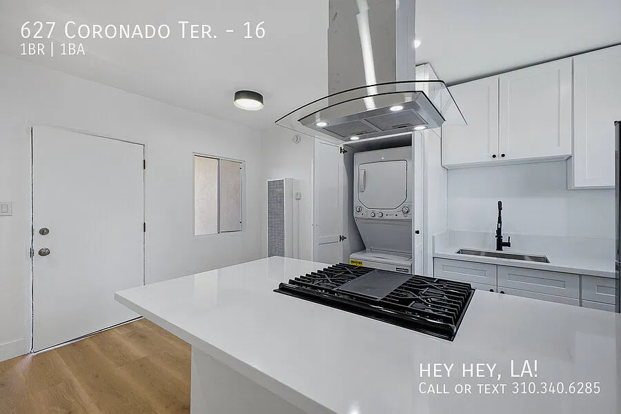 Modern Top Floor Apartment | One Bedroom | In-Unit Laundry | Parking Available | Silver Lake — Photo 4