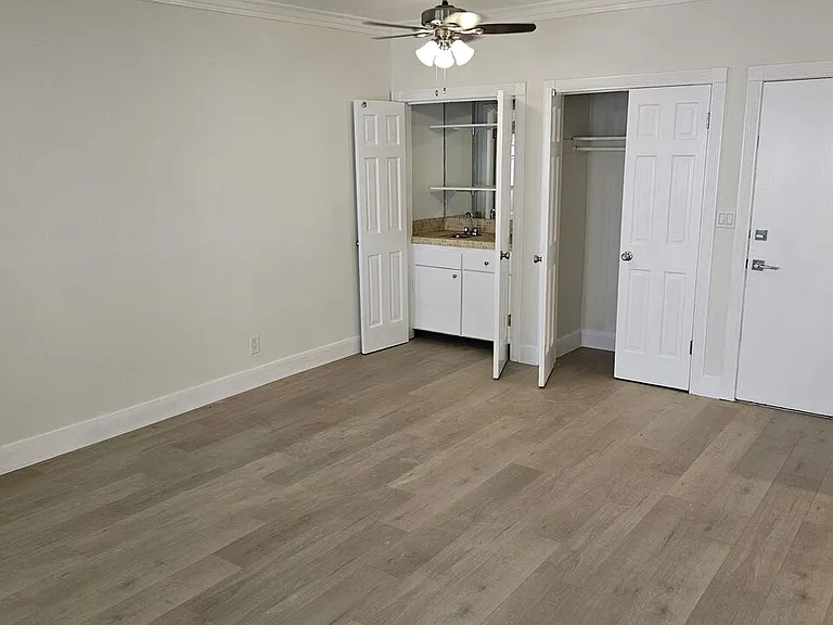 827 2nd St #303 — Photo 3