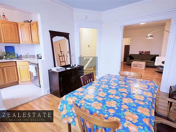 4th image of 711 Sackett St APT 4