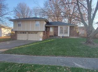 7613 E 127th St, Grandview, MO 64030
