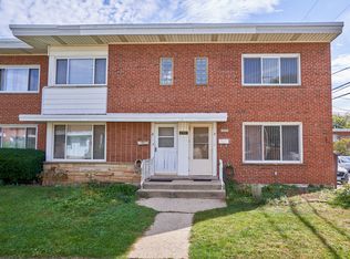 4901 Carol St #F, Skokie, IL 60077