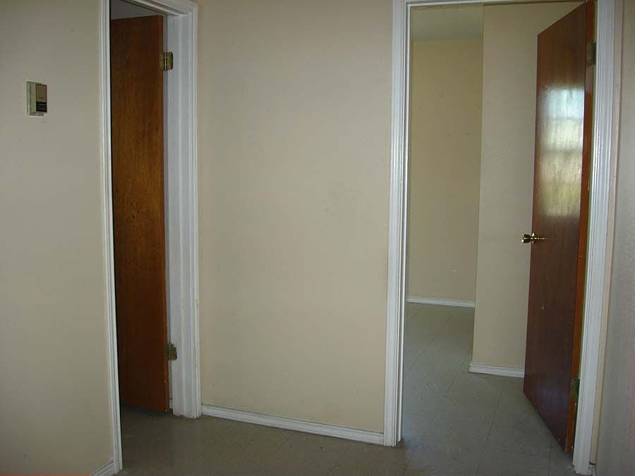 1st image of 210 Solis Ln