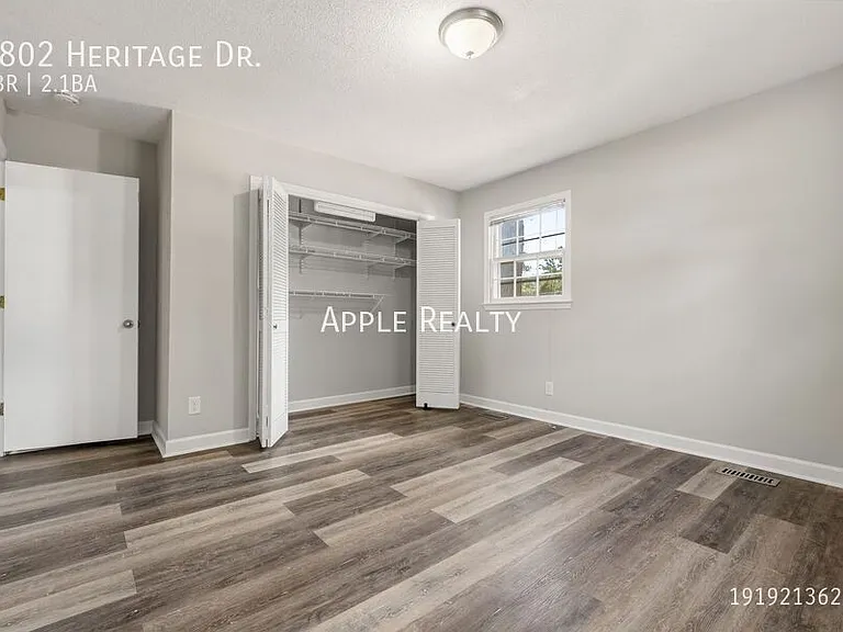 4802 Heritage Dr — Photo 8