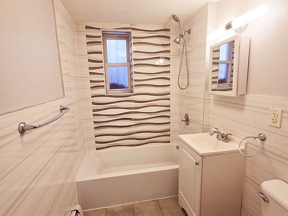 5th image of 75 Clendenny Ave #1B