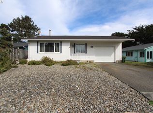 690 8th Ct, Bandon, OR 97411