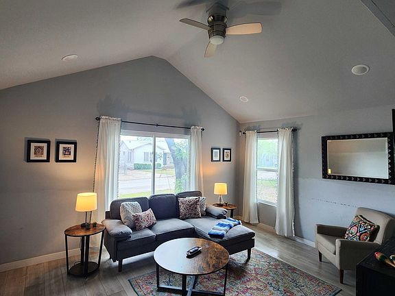 3rd image of 1413 Santa Monica St #Id1043717p
