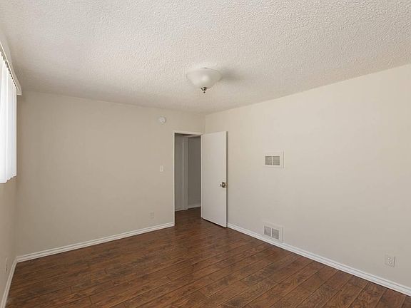 4th image of 5222 Lexington Ave #B