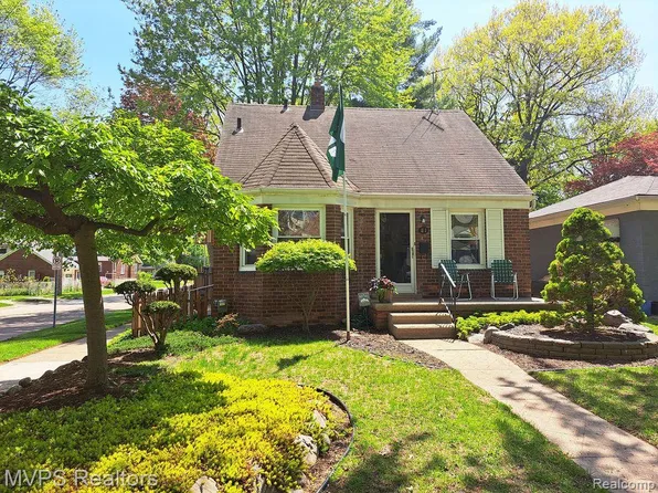 81 High St, Mount Clemens, MI 48043