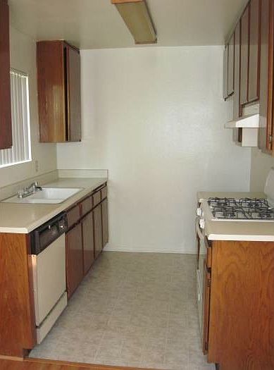 2nd image of 1049 Winchester Ave APT 204