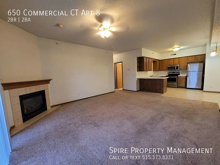 Luxury Living! 2 Bedroom 2 Bath, Fireplace, Washer/Dryer Garage — Photo 1