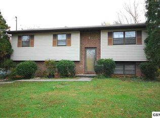 220 Amesbury Rd, Knoxville, TN 37934