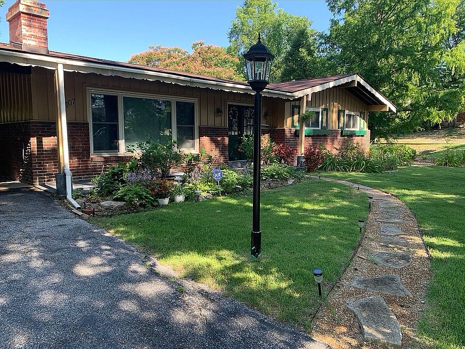 1st image of 107 Willow Brook Dr