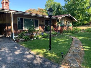 107 Willow Brook Dr, Saint Louis, MO 63146