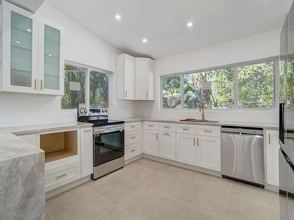 5th image of 2407 Sugarloaf Ln