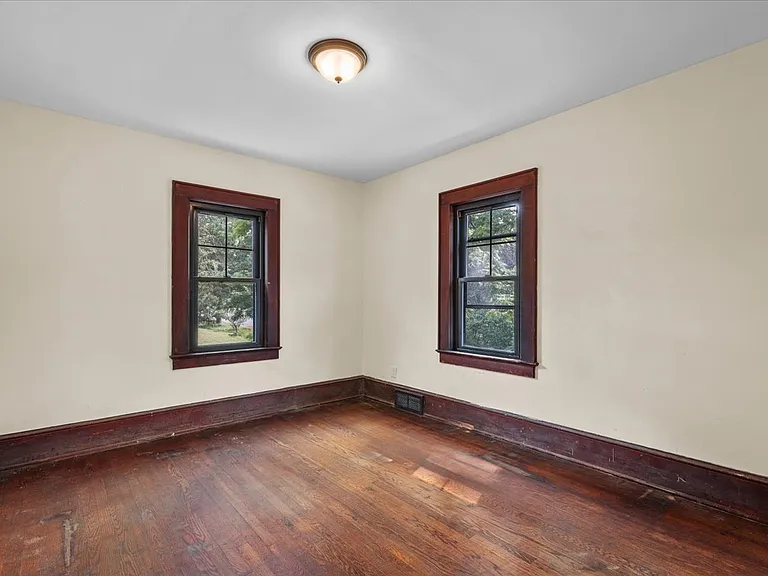 37 Yates Ave — Photo 12
