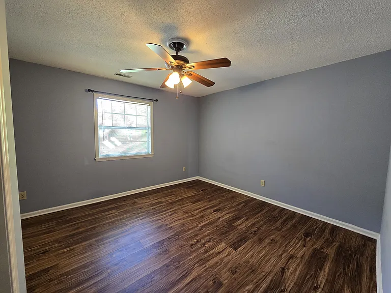 117 Kingsbury Dr — Photo 32