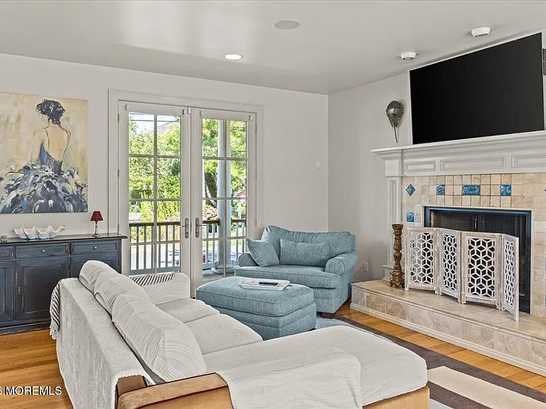 1043 Barnegat Ln — Photo 13