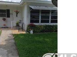 7379 W Oakridge Cir, Lake Worth, FL 33462