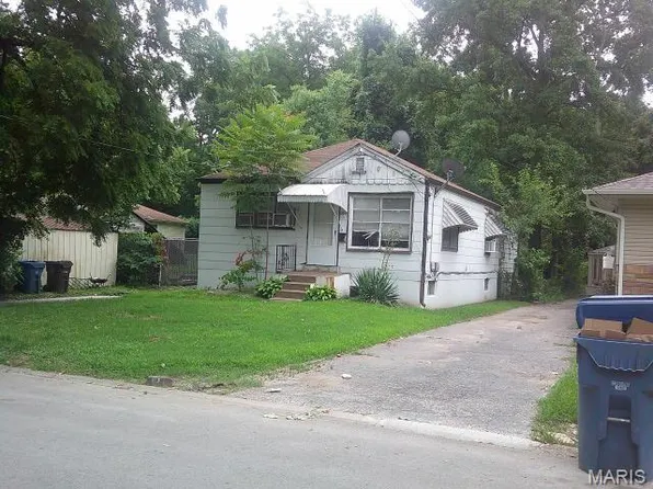 204 Wiegel Dr, Saint Louis, MO 63135