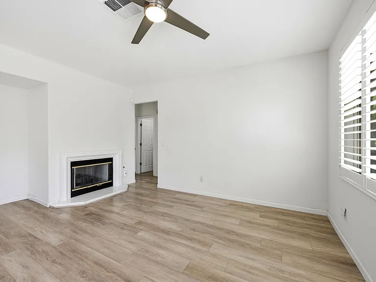 552 Stonehaven Ct — Photo 4